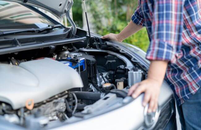 A mobile mechanic in Bankstown inspecting a vehicle, delivering professional mobile services to diagnose and repair car issues on-site.