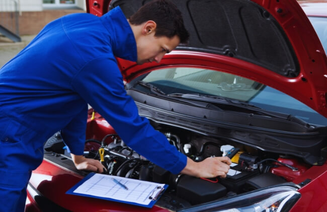 Skilled mobile mechanic in Auburn ensuring smooth vehicle performance with expert diagnostics