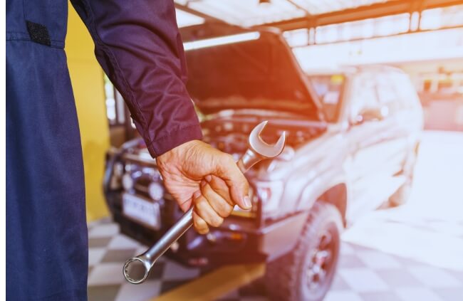 Mobile mechanic in Kingswood with tools in hand ready to deliver reliable car service on site through Mobile Mechanic Penrith