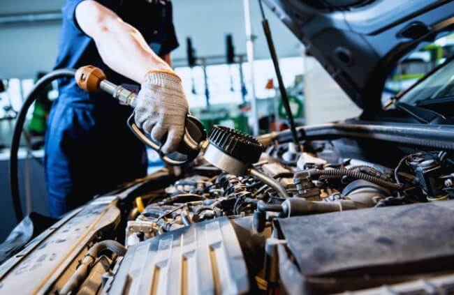 Mobile mechanic in Londonderry expert performing an oil change during a routine car service delivered by the trusted team at Mobile Mechanic Penrith.